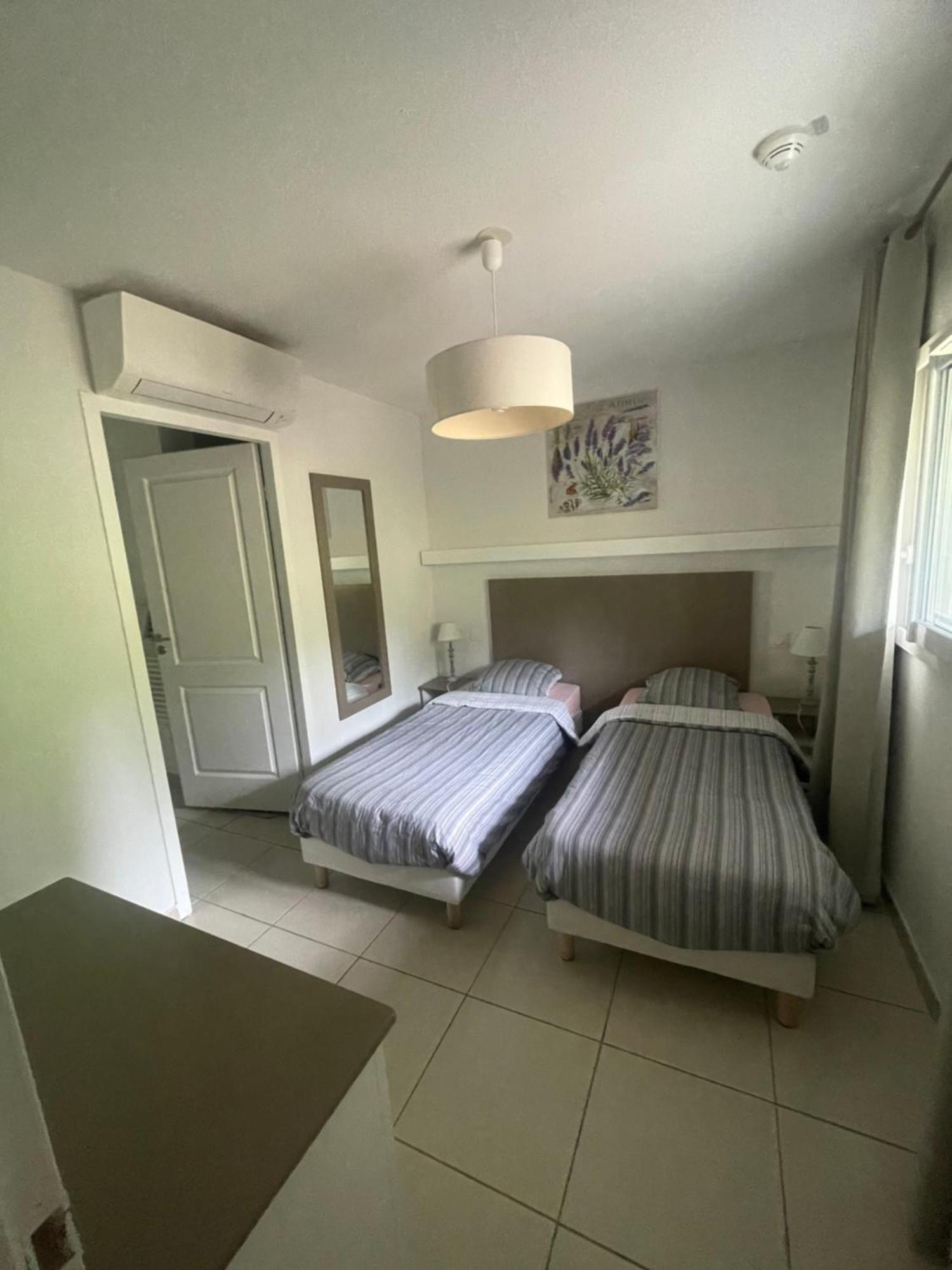 Ferienwohnung Meuble 6 Personnes Remoulins Exterior foto